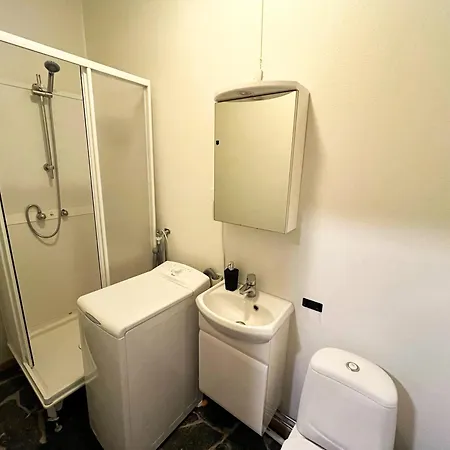 Budget Box - Private Indoor Parking, Auto Check-in And Basic Amenities Ålesund