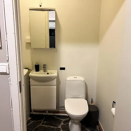 Budget Box - Private Indoor Parking, Auto Check-in And Basic Amenities Alesund