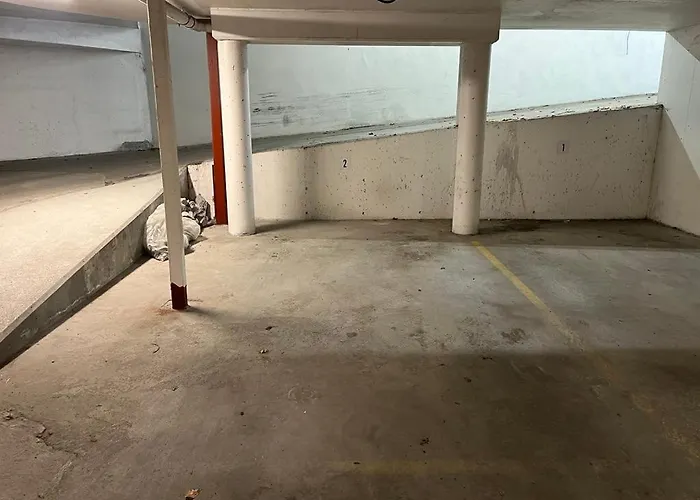 Budget Box - Private Indoor Parking, Auto Check-in And Basic Amenities